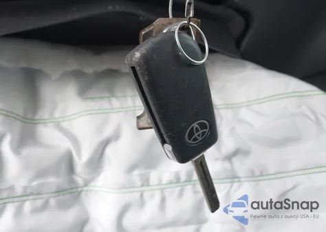 2022 Toyota Camry Le z USA, uszkodzony, nr VIN 4T1C11AK8NU631204